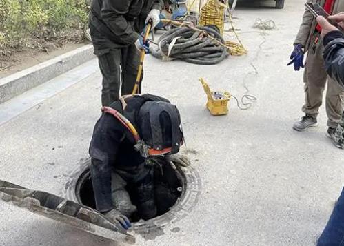 涞源抽化粪池公司分享管道气囊封堵的原理。